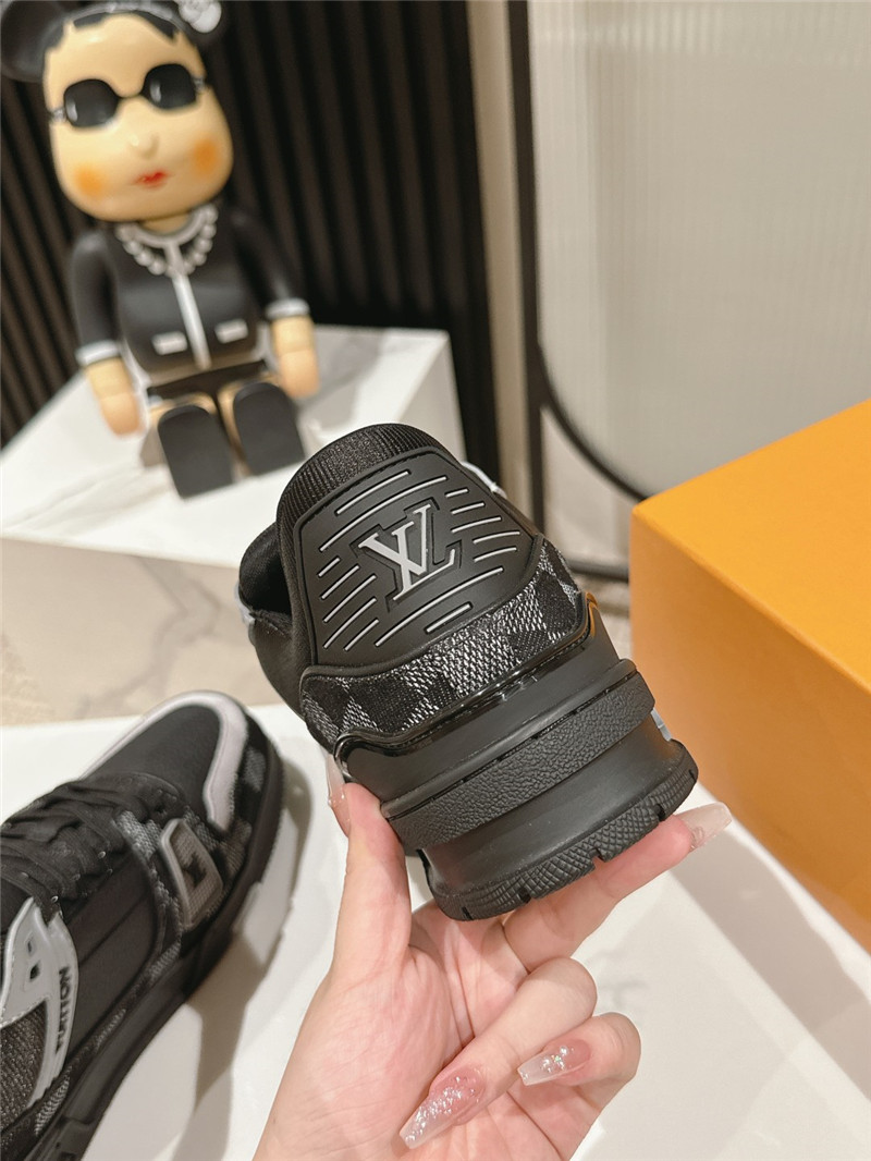 l0vis Vvtt0n lv trainer sneakers in black denim