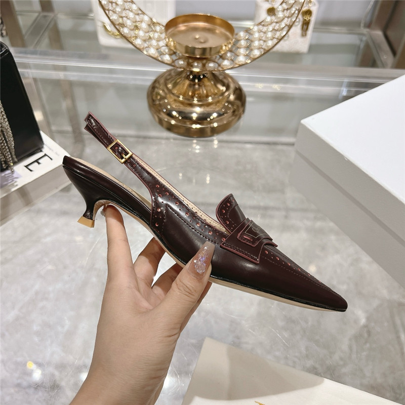 D10r boy slingback pump