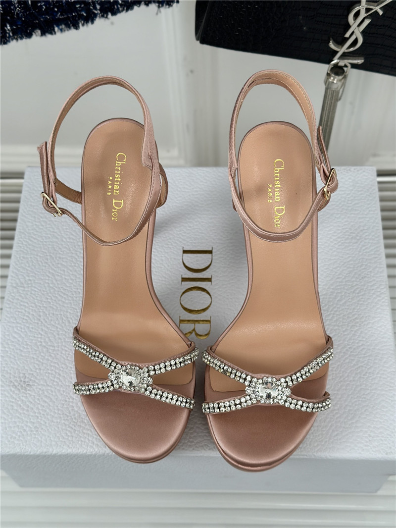 D10r chain platform high heel sandals