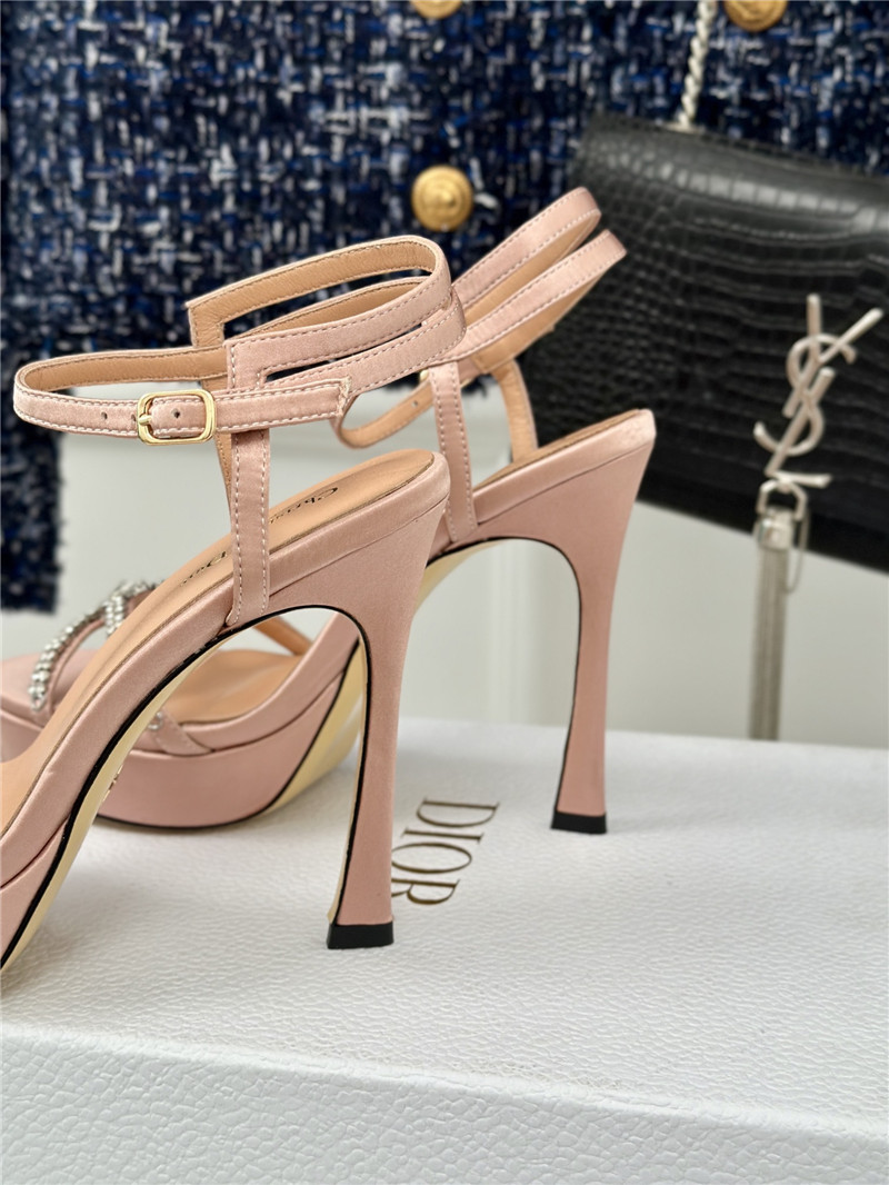 D10r chain platform high heel sandals