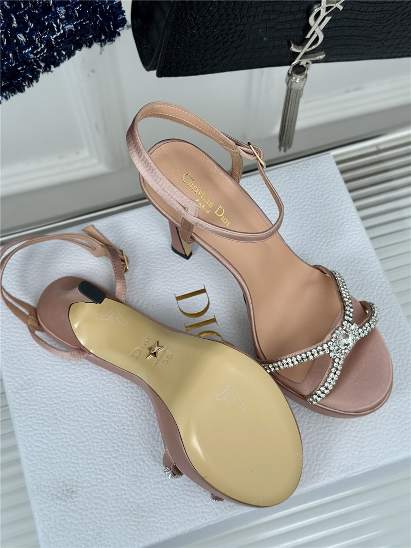 D10r chain platform high heel sandals