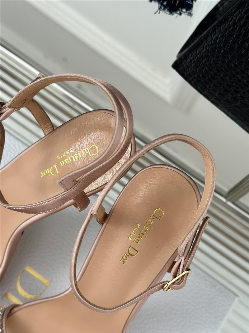 D10r chain platform high heel sandals