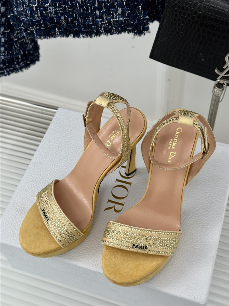 D10r dway heeled platform sandal gold