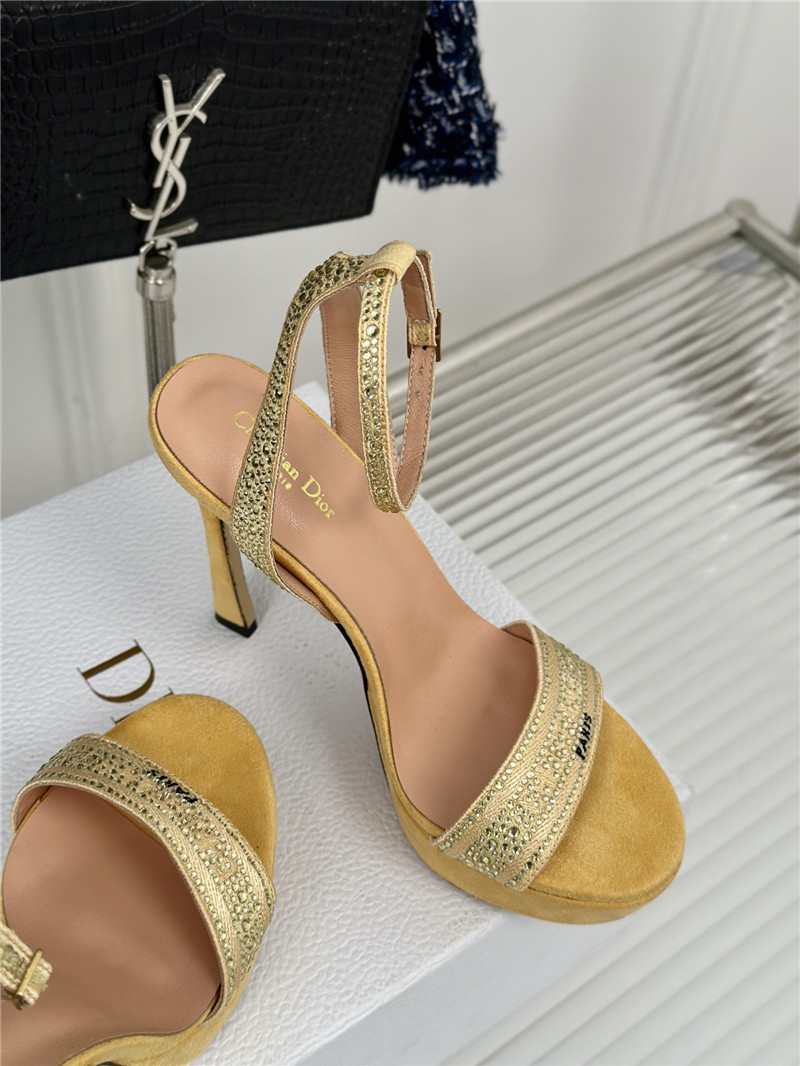 D10r dway heeled platform sandal gold