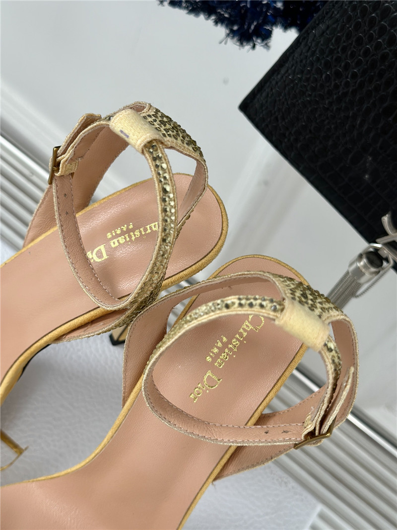 D10r dway heeled platform sandal gold