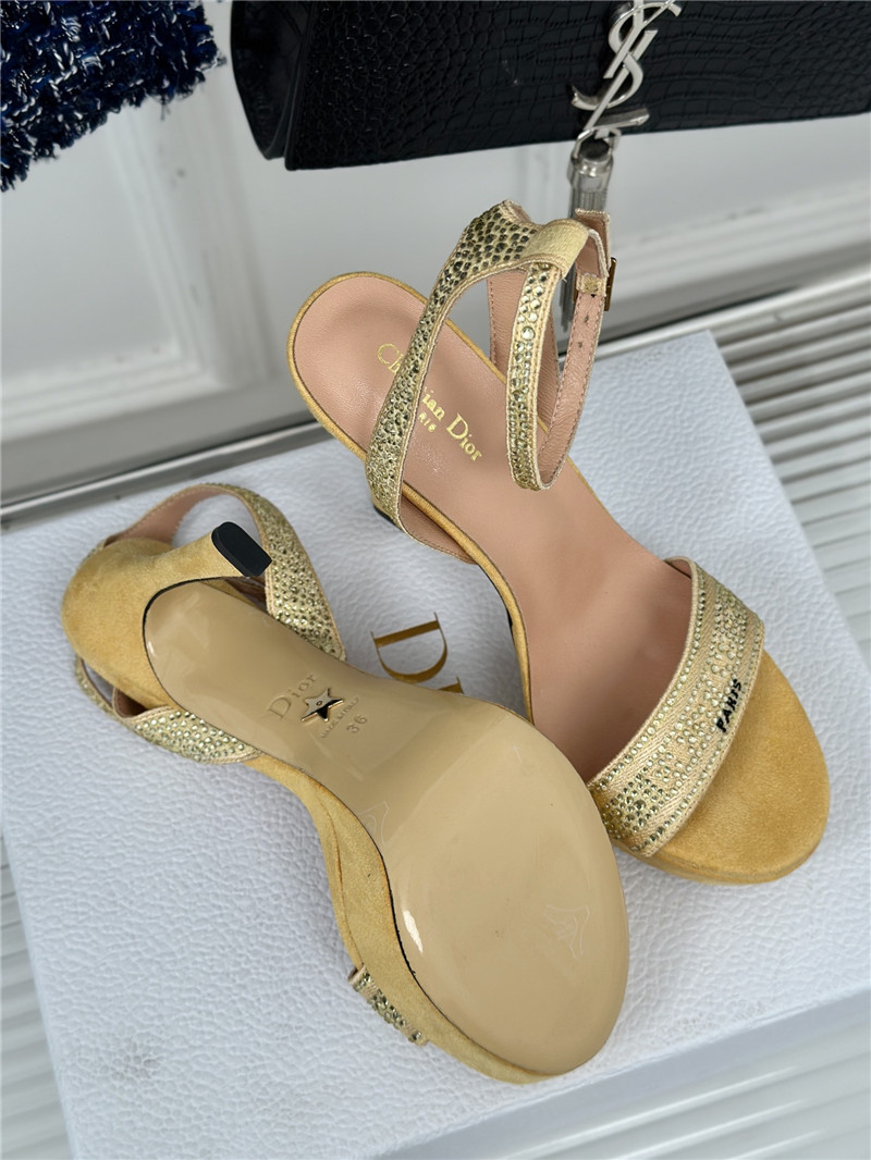 D10r dway heeled platform sandal gold