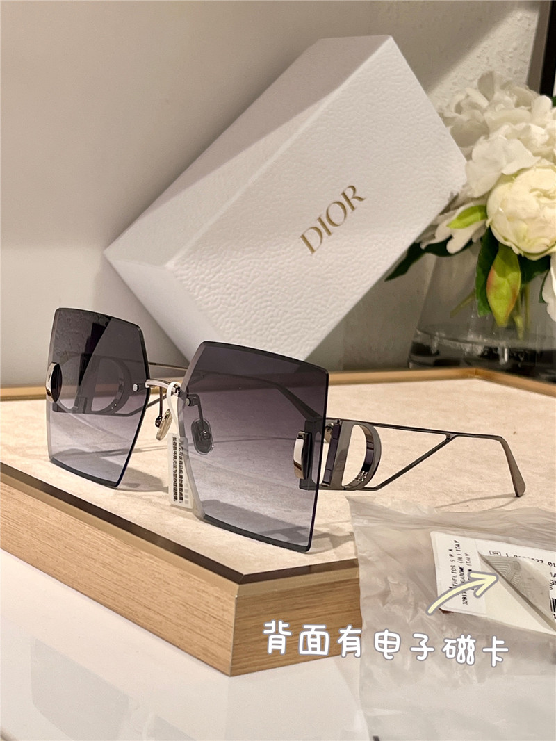 D10r new sunglasses