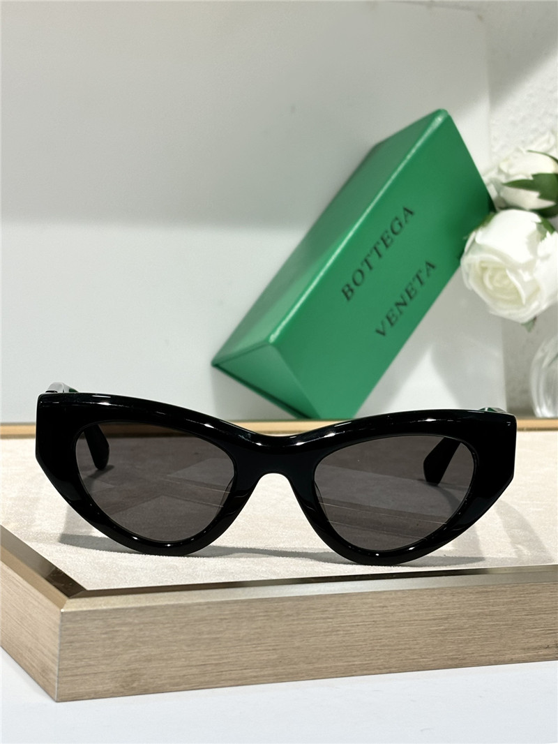 b0tt*ga Ven*ta cat-eye sunglasses