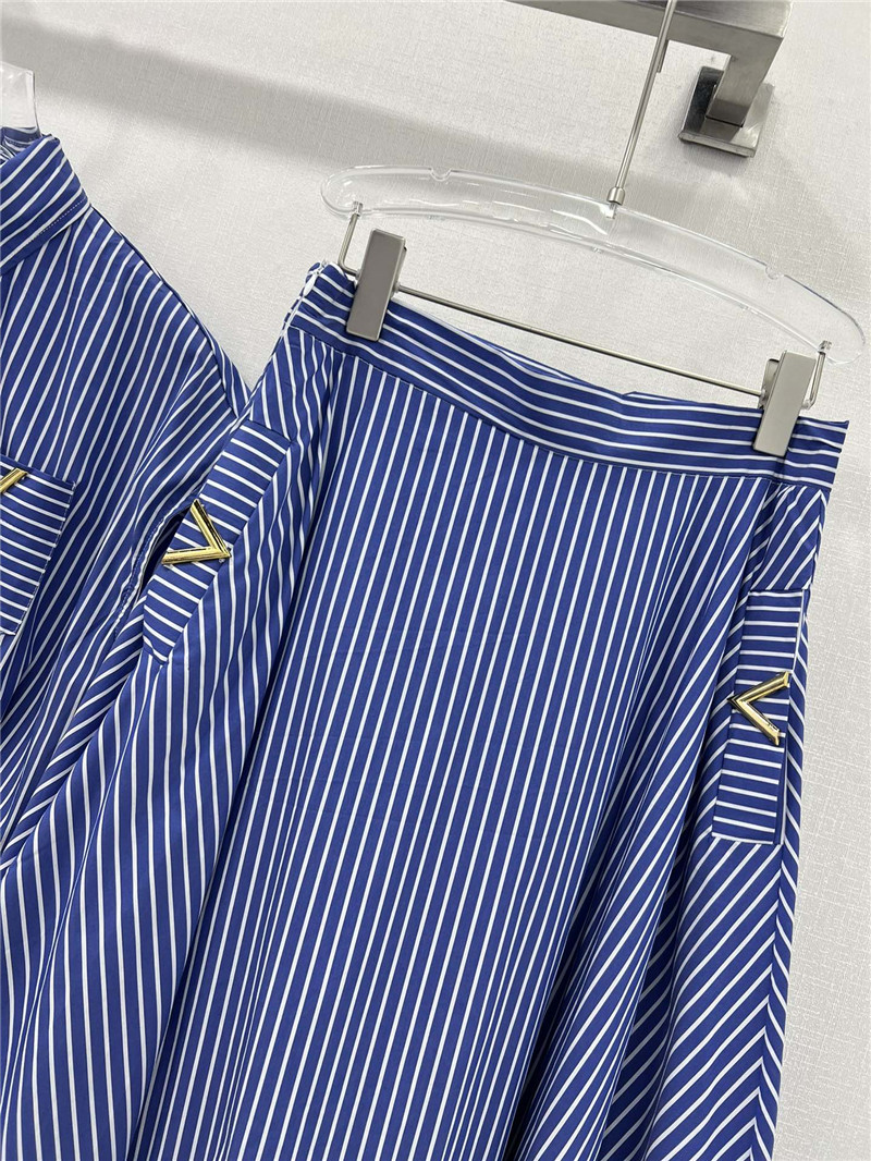 Va1e*ntin0 new striped skirt cheap replica designer clothes