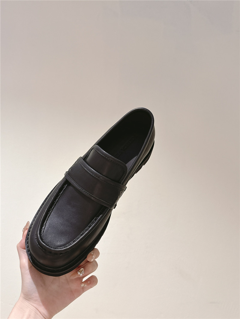 b0tt*ga Ven*ta women’s leather sneakers