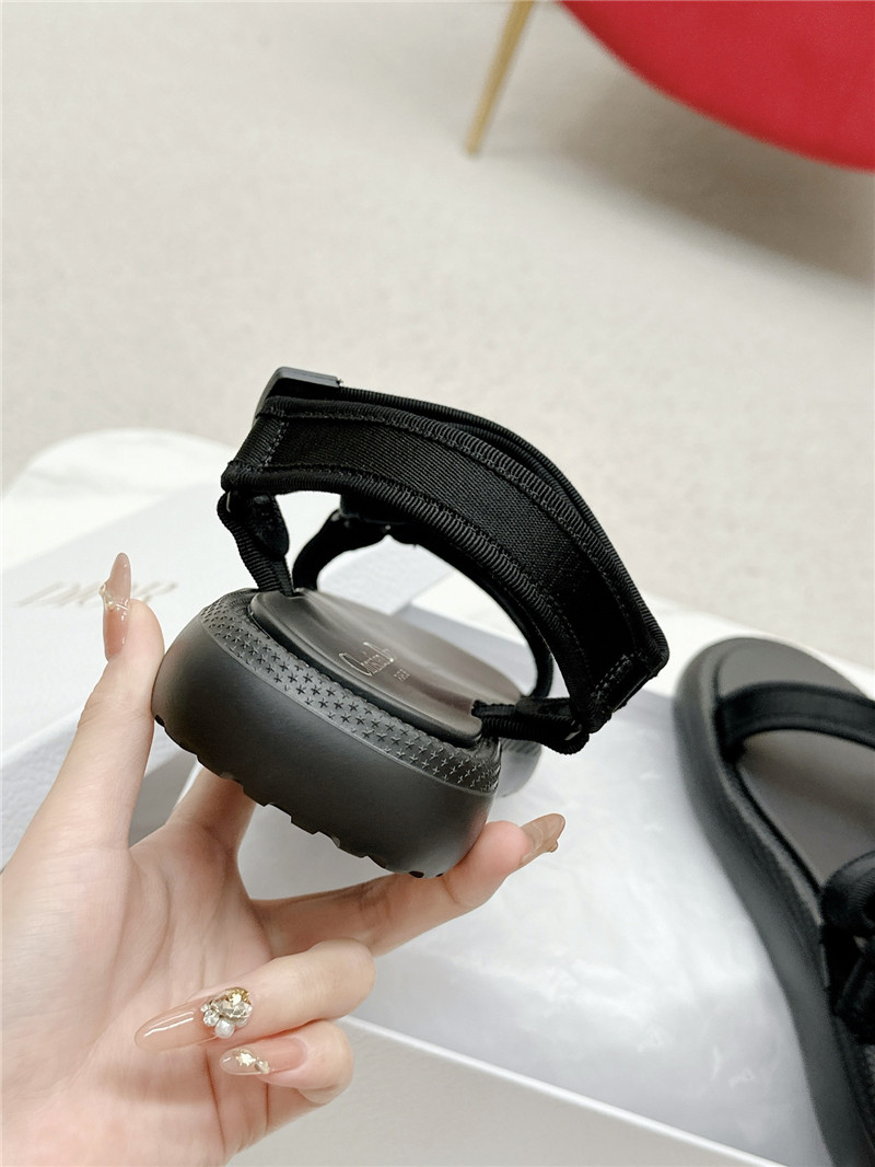 D10r women’s black d-wave sandals