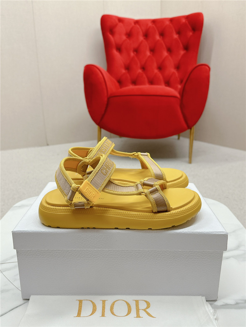 D10r women’s yellow d-wave sandals