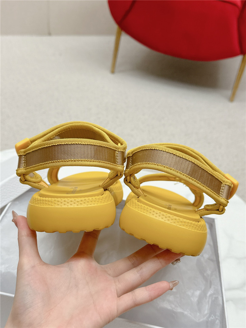 D10r women’s yellow d-wave sandals