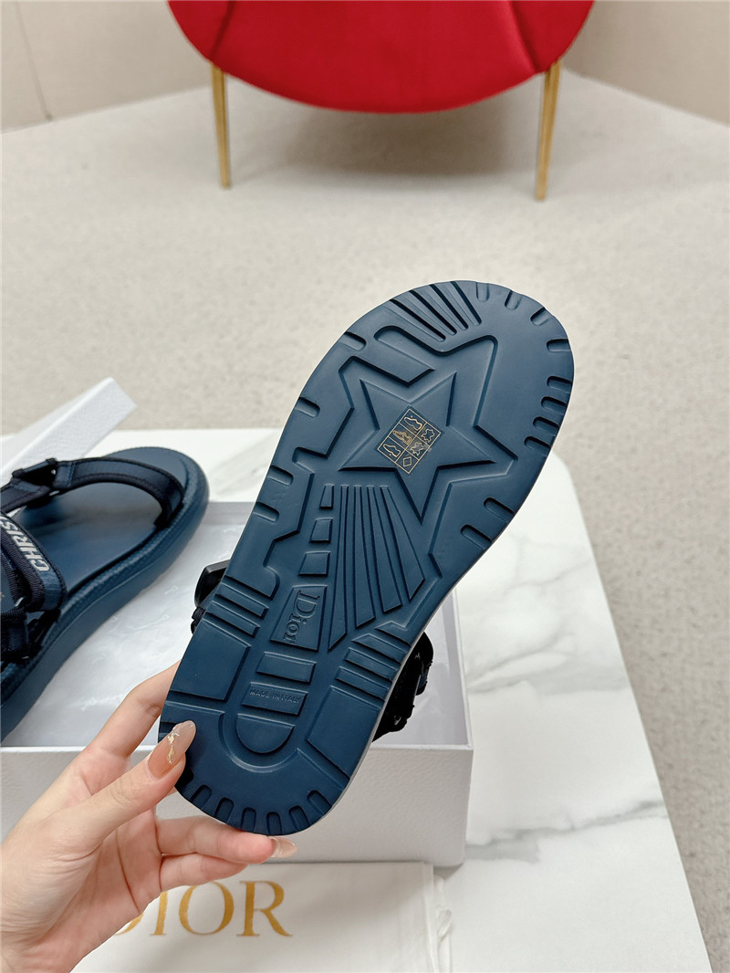 D10r women’s d-wave sandals in blue leather