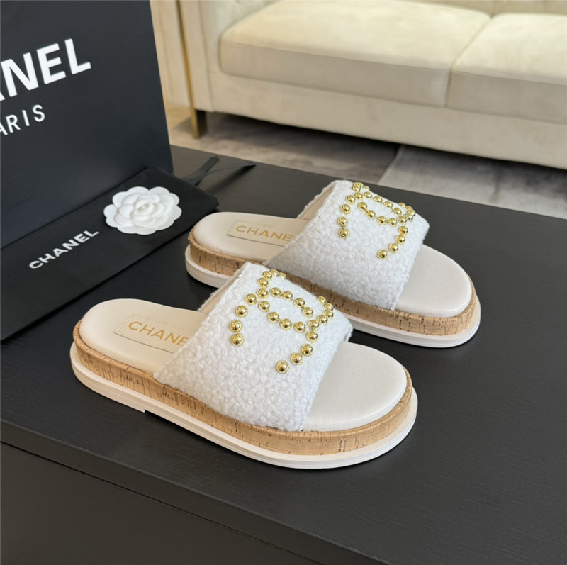 Ch**el logo platform pearl tweed slipper white