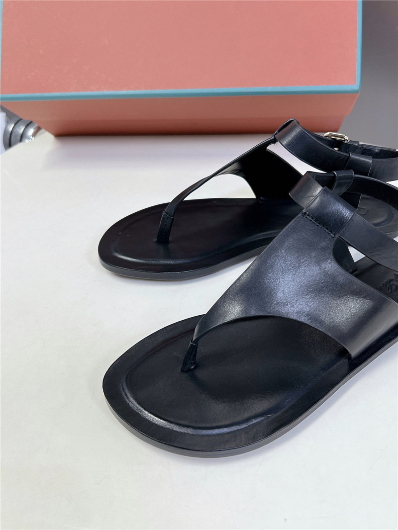 L0r0 P1ana trani open-toe sandals in black