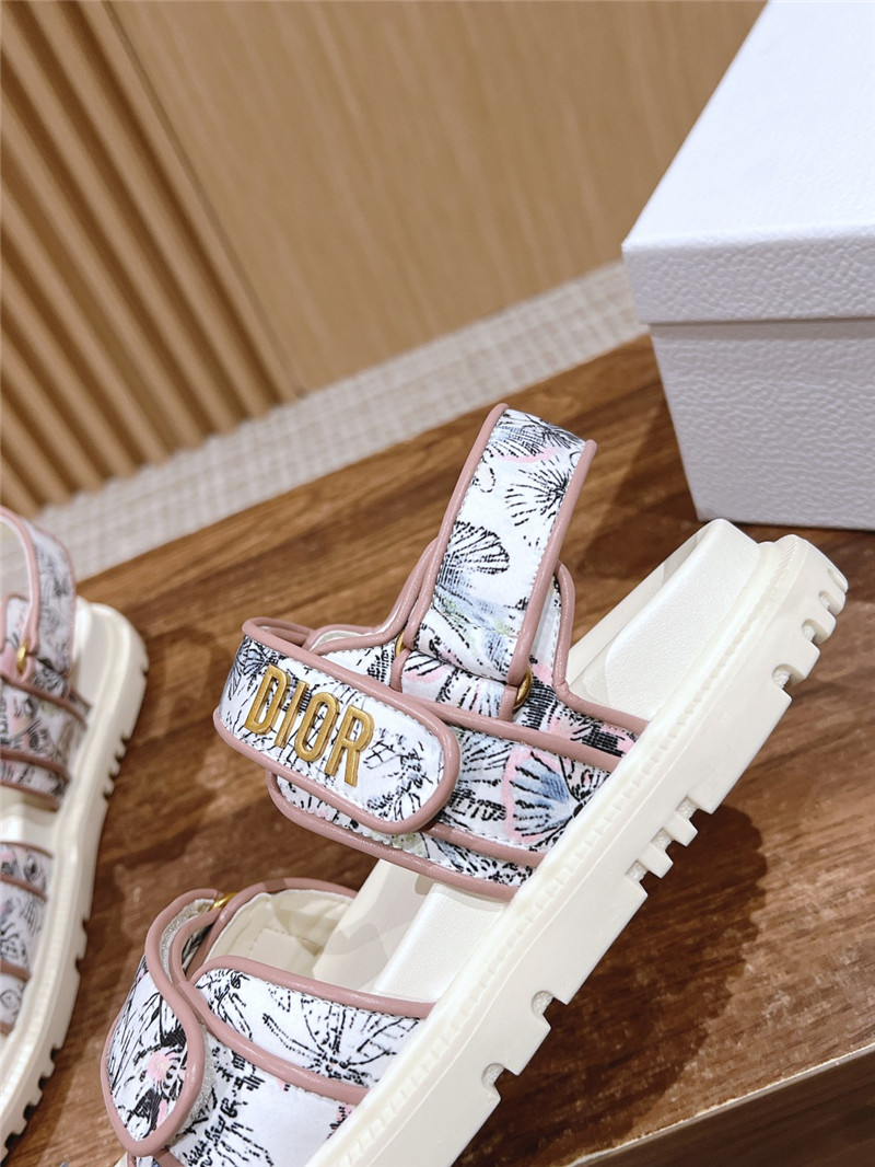 D10r D10ract white floral print leather sandals