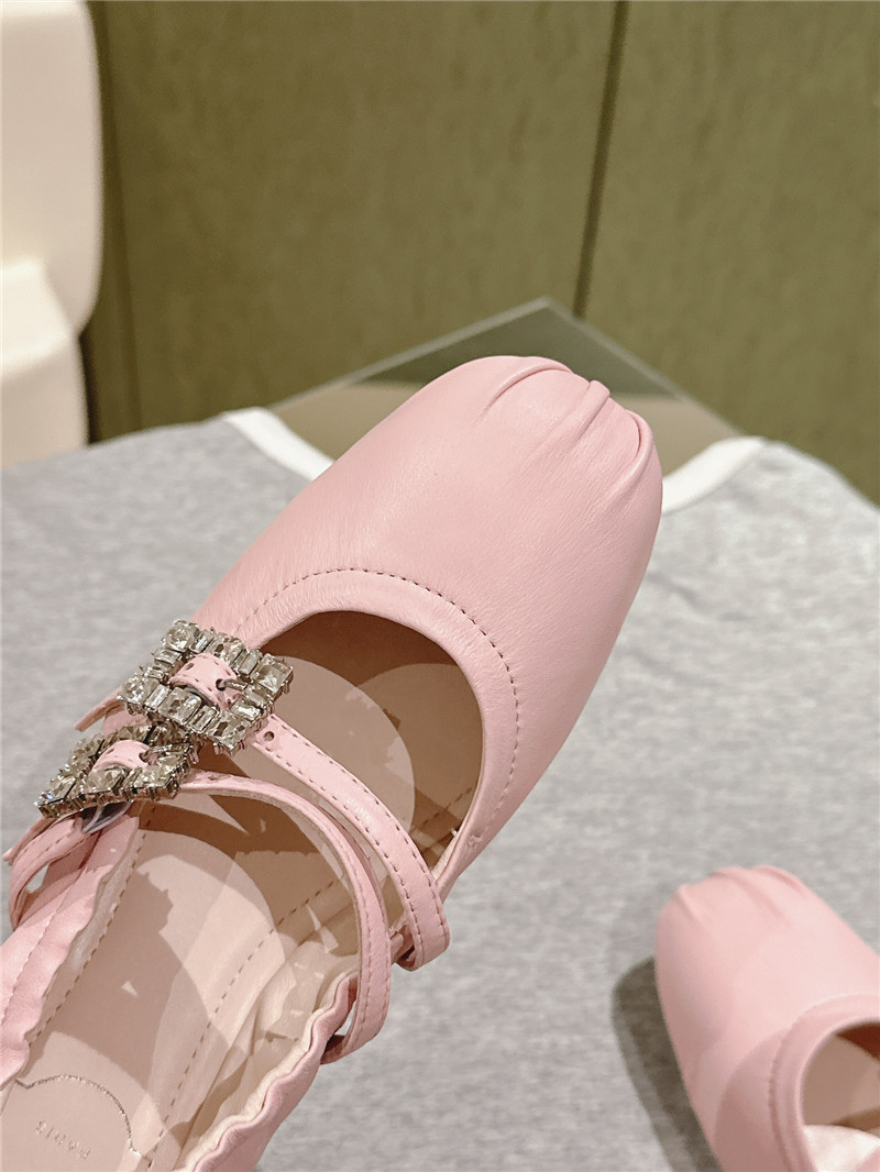 Roger Vivier Mini Strap Leather Ballerina Flats in pink