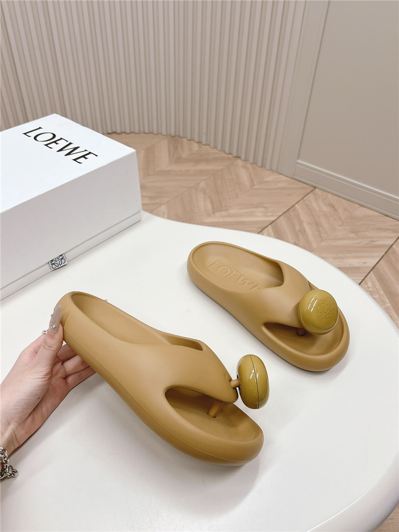 L0ew* bubble thong slide in beige