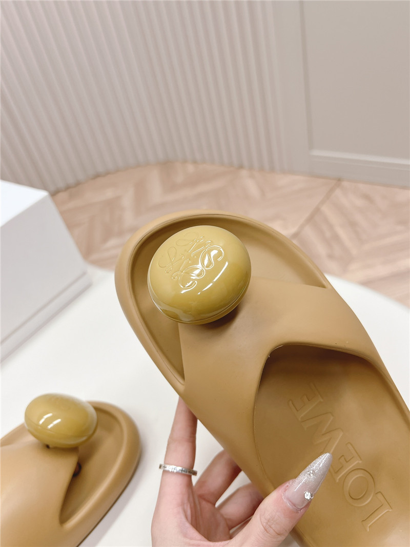 L0ew* bubble thong slide in beige