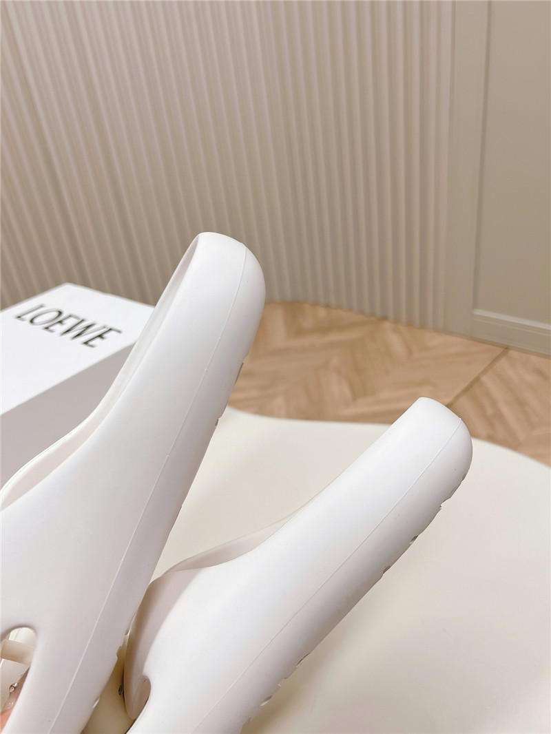 L0ew* bubble thong slide in white