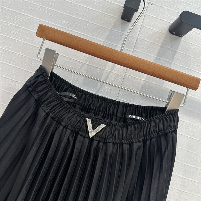 Va1e*ntin0 ach**elordion lace skirt replica designer clothes