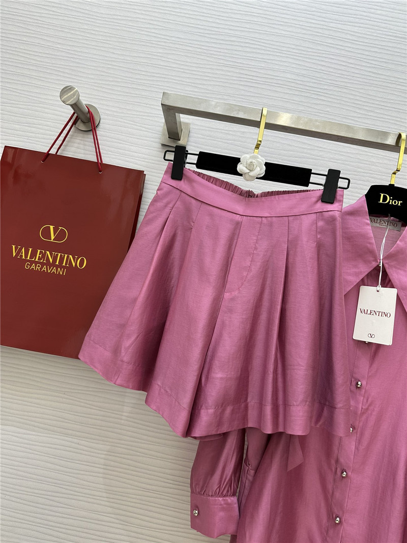 Va1e*ntin0 tie shirt + shorts set replicas clothes