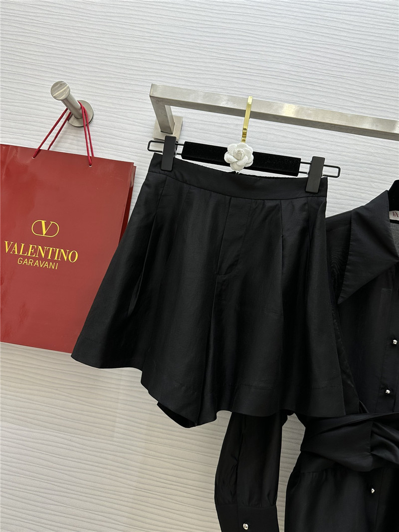 Va1e*ntin0 tie shirt + shorts set replicas clothes