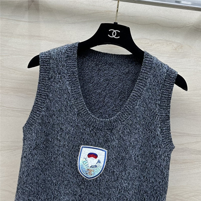 Ch**el zhang zai patch vest replicas clothes