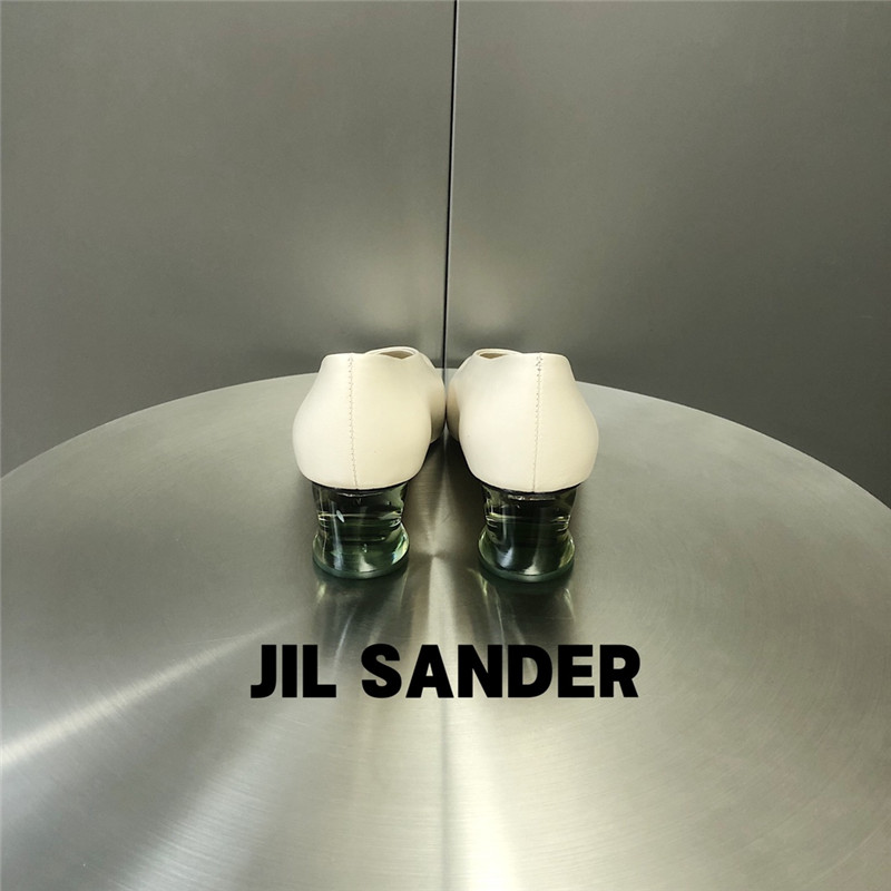 Jil Sander Perspex Block Heel Round-toe Pumps in Beige