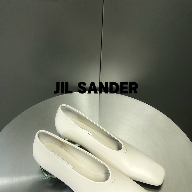 Jil Sander Perspex Block Heel Round-toe Pumps in Beige