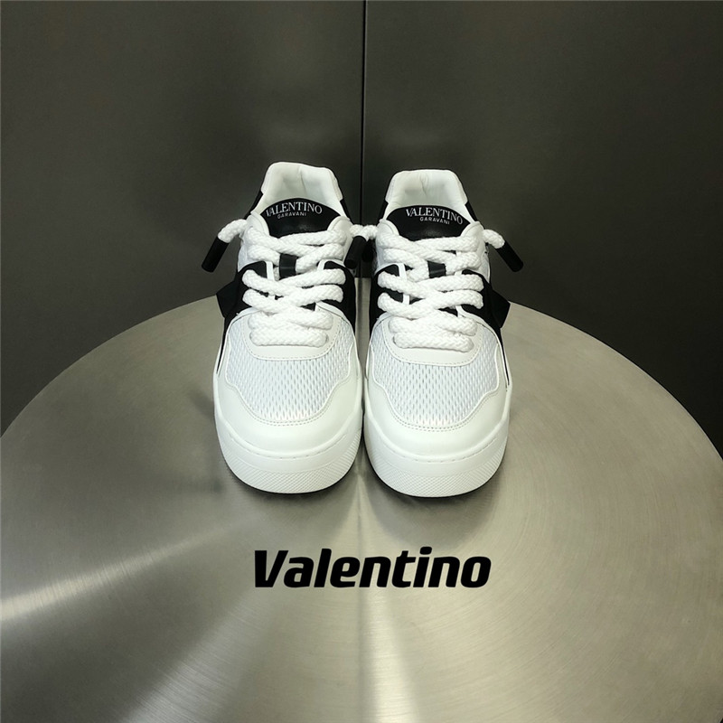 Va1e*ntin0 garavani one stud xl low-top sneakers