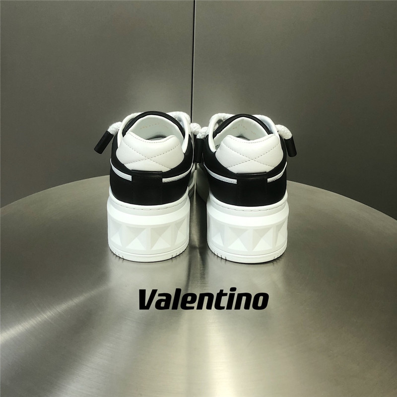 Va1e*ntin0 garavani one stud xl low-top sneakers