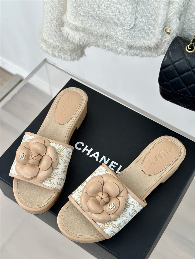 Ch**el platform camellia women’s slippers brown