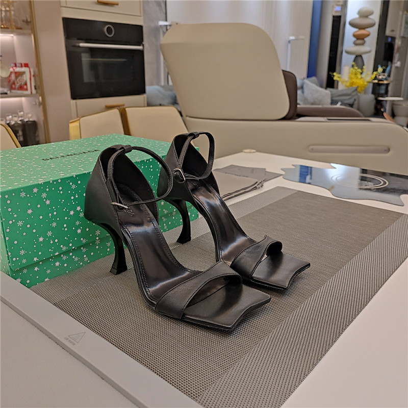 Ba1en*iaga hourglass 100 black leather sandals