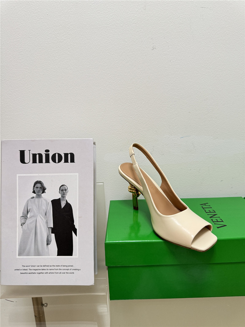 b0tt*ga Ven*ta knot slingback sandals in white