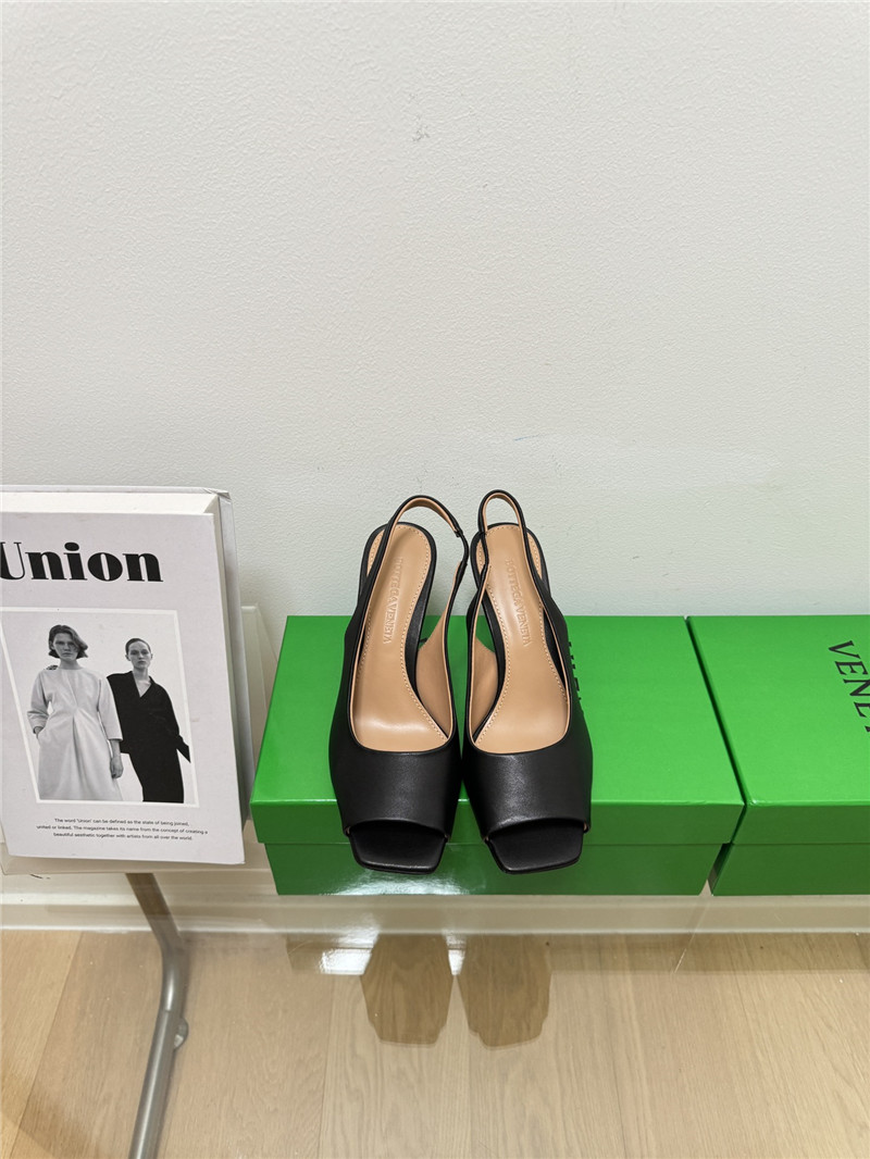 b0tt*ga Ven*ta knot slingback sandals in black