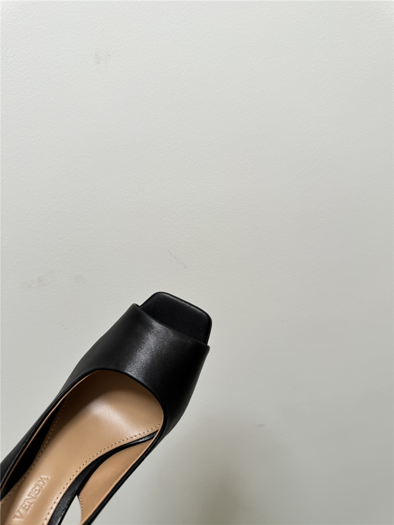 b0tt*ga Ven*ta knot slingback sandals in black