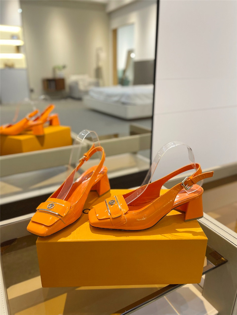 l0vis Vvtt0n orange patent leather shake slingback pumps