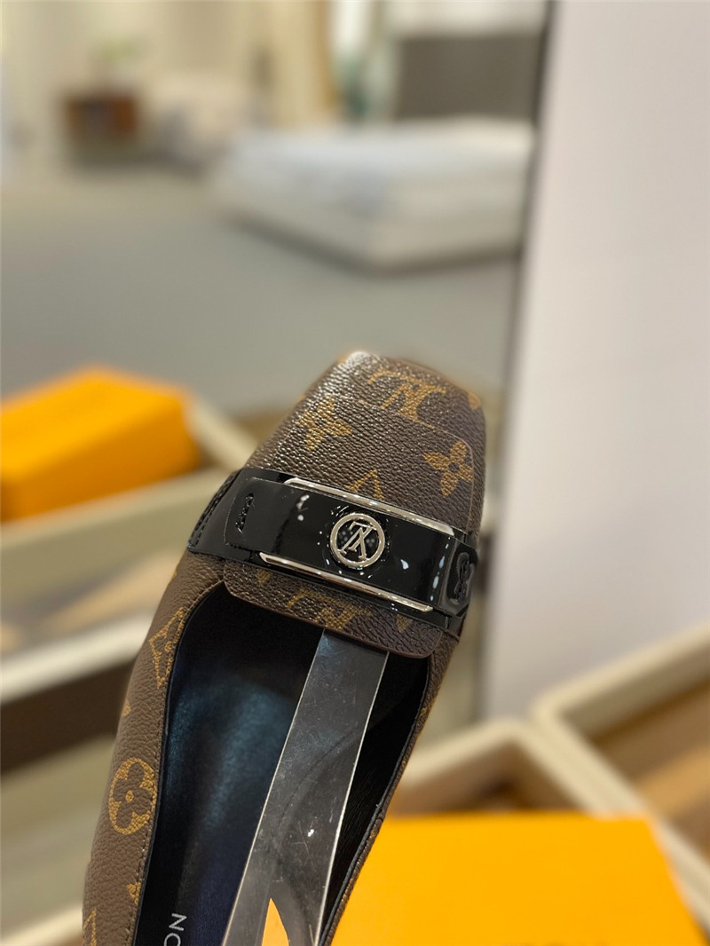 l0vis Vvtt0n monogram leather shake slingback pumps