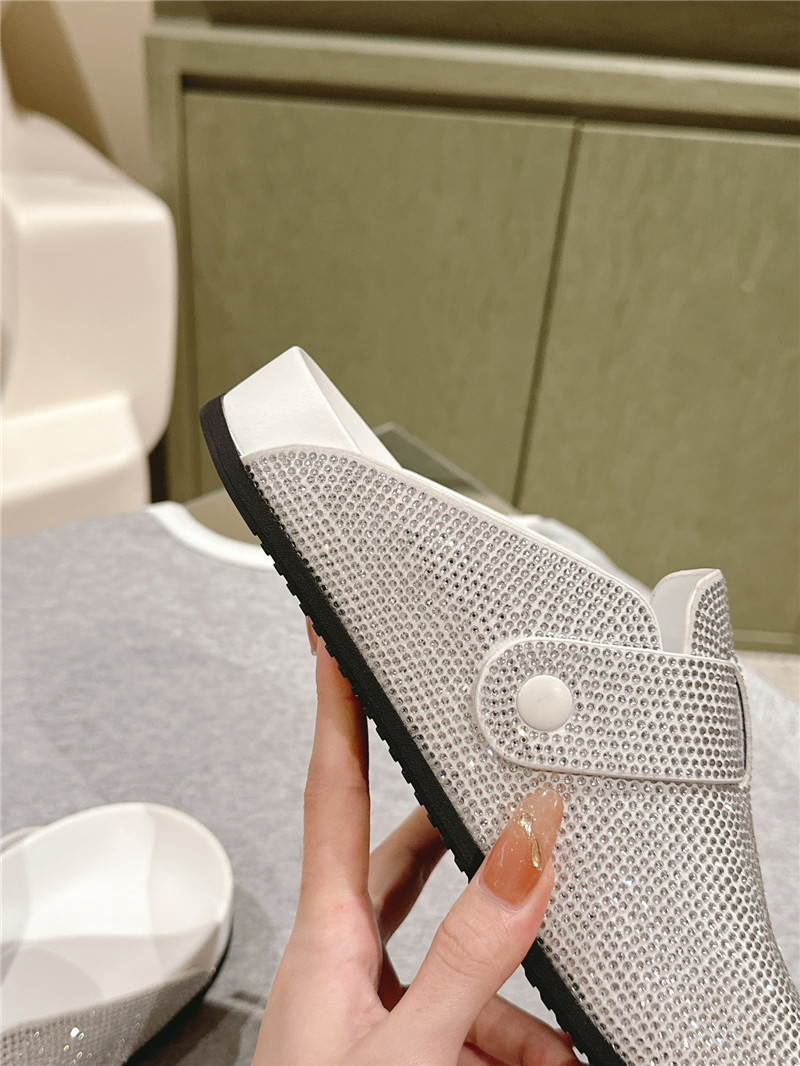 Ba1en*iaga crystal clogs