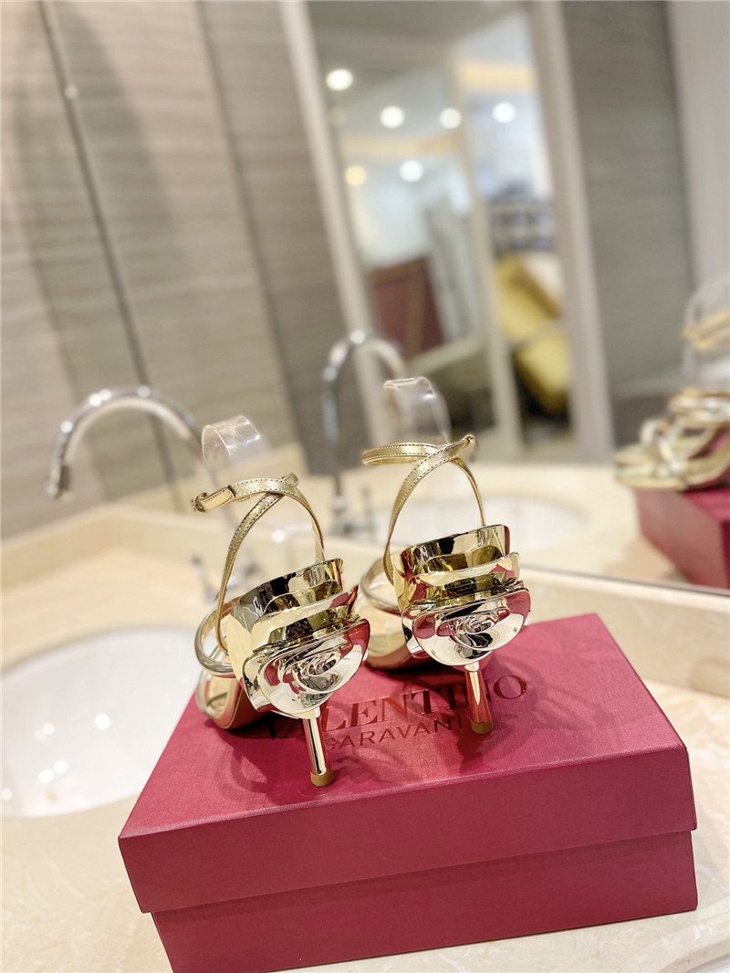 Va1e*ntin0 women’s gold heel sandals