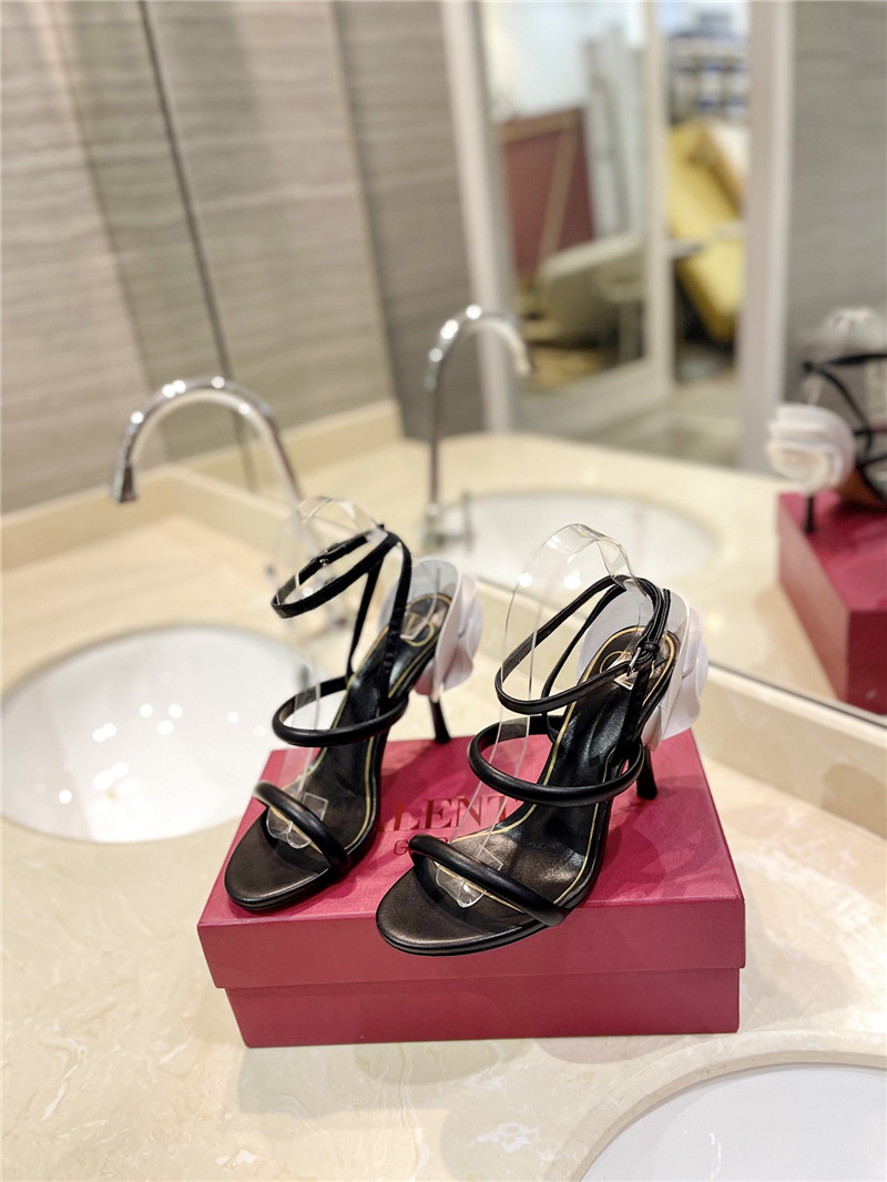 Va1e*ntin0 women’s black heel sandals