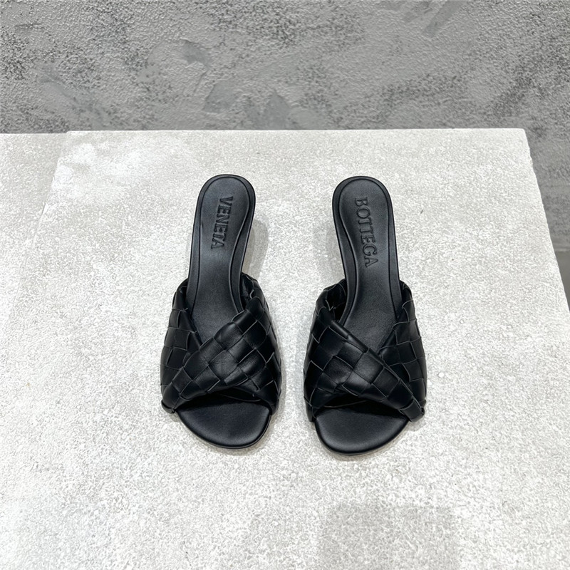 b0tt*ga Ven*ta blink twister intrecciato mules in black