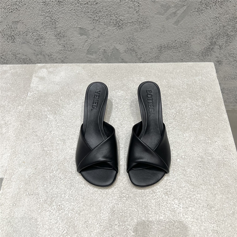 b0tt*ga Ven*ta black open toe sandals