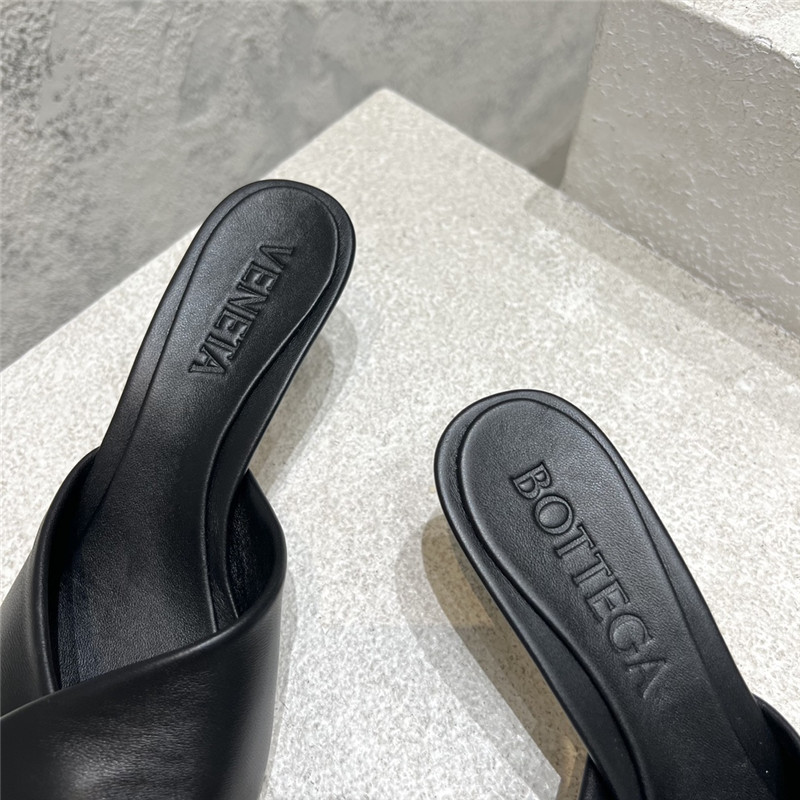 b0tt*ga Ven*ta black open toe sandals