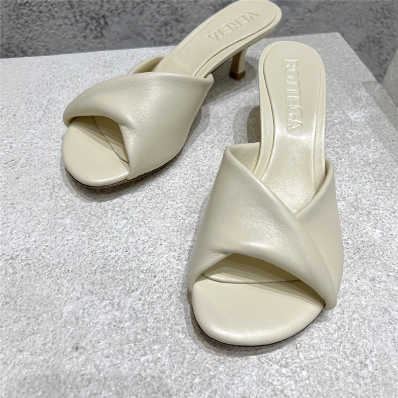 b0tt*ga Ven*ta beige open toe sandals