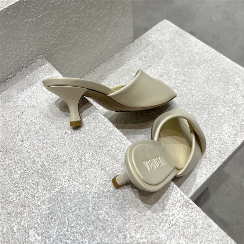 b0tt*ga Ven*ta beige open toe sandals