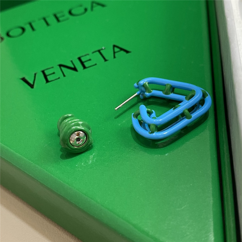 b0tt*ga Ven*ta blue oil spiral metal earrings