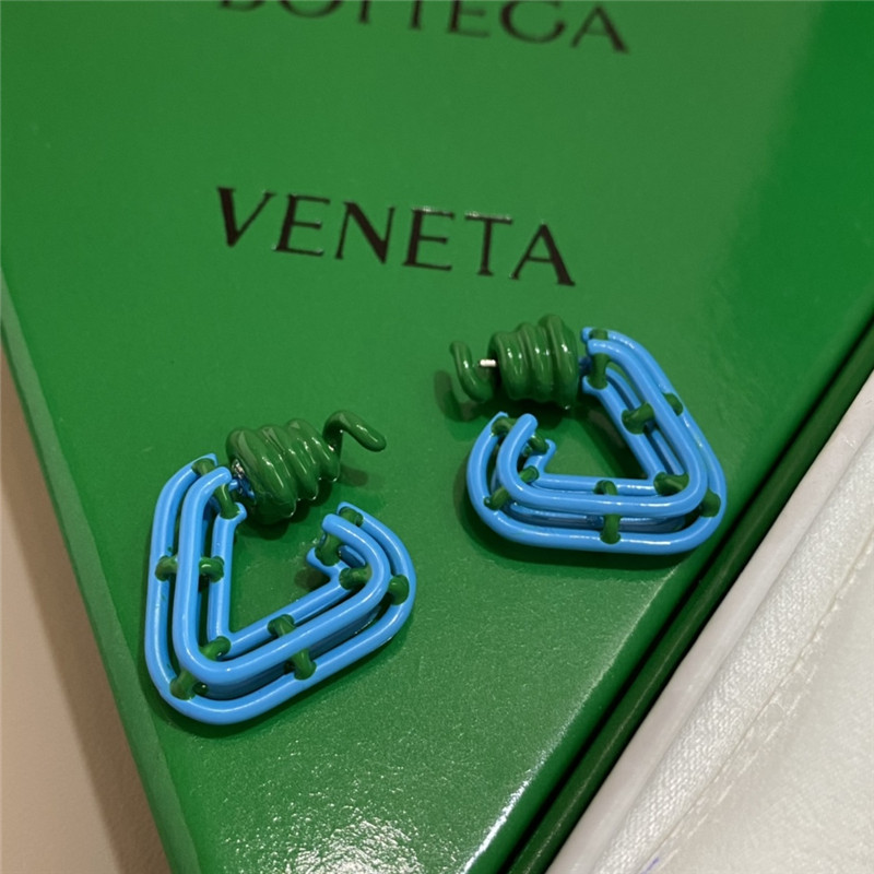 b0tt*ga Ven*ta blue oil spiral metal earrings